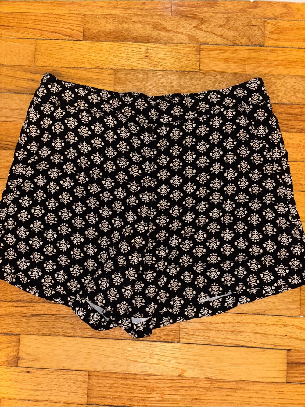 🥳🫶🏻End of Summer Sale!! Old Navy Black Shorts with Cream Floral Motif